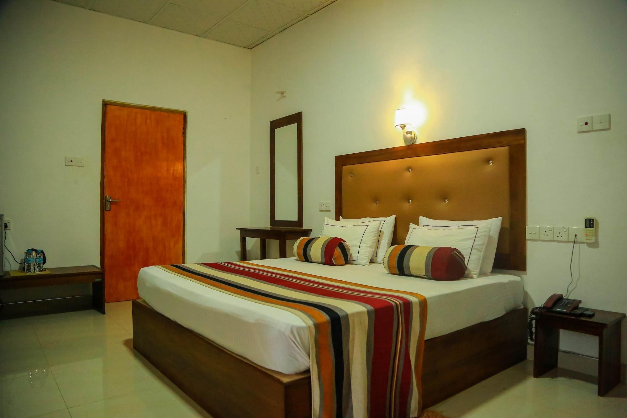 Hotel Moonstone Анурадхапура Екстериор снимка
