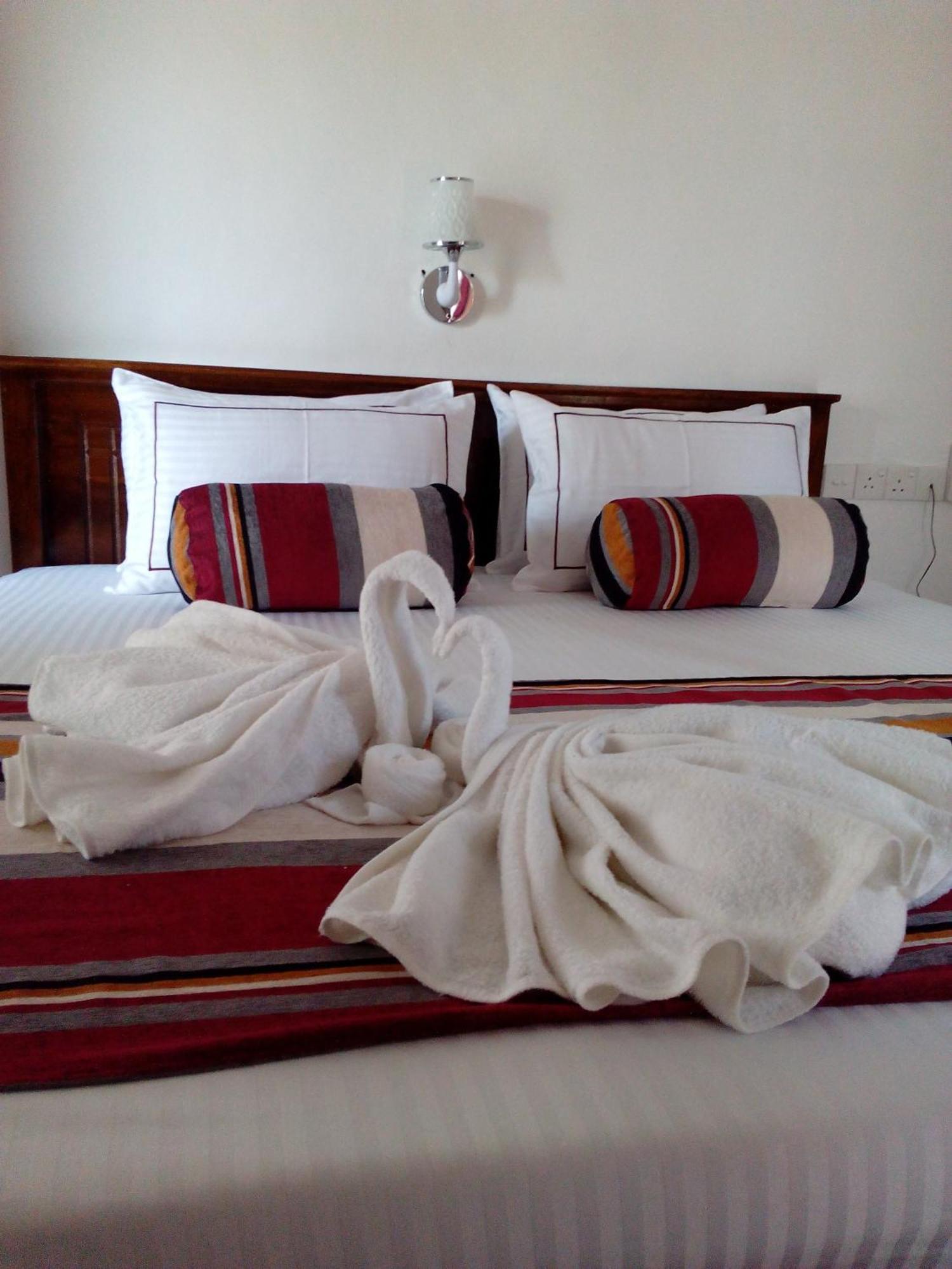 Hotel Moonstone Анурадхапура Екстериор снимка