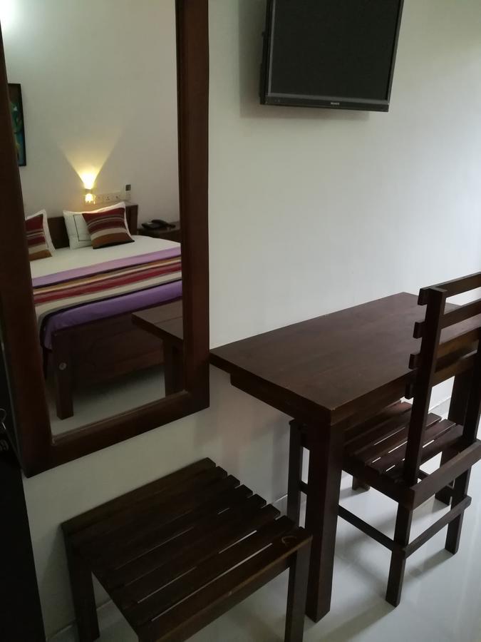 Hotel Moonstone Анурадхапура Екстериор снимка