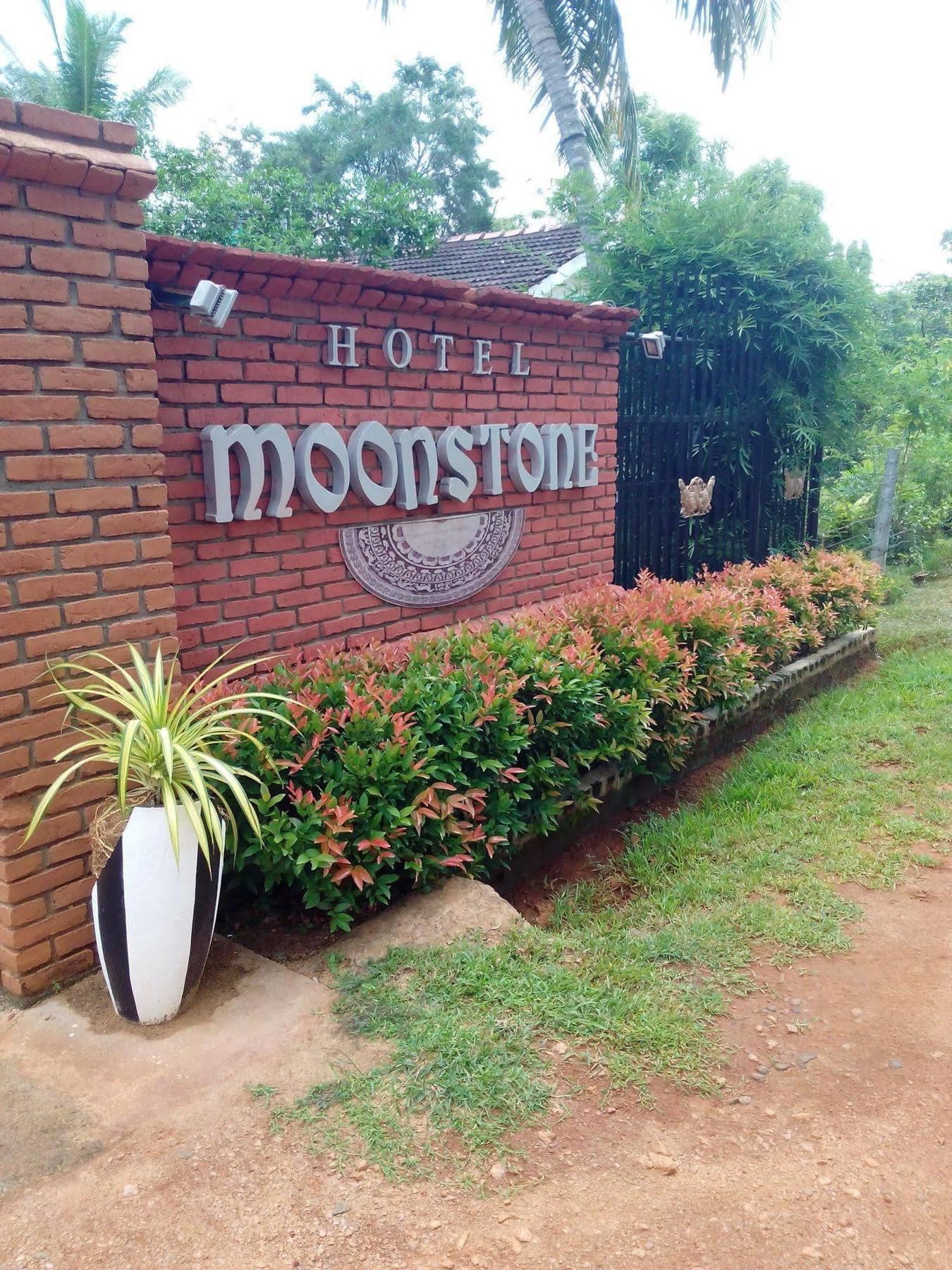 Hotel Moonstone Анурадхапура Екстериор снимка